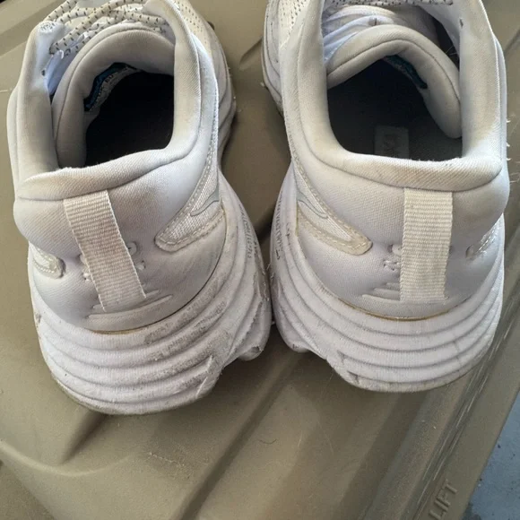 Hoka Bondi 8 Running Shoes - Picture 4 of 5